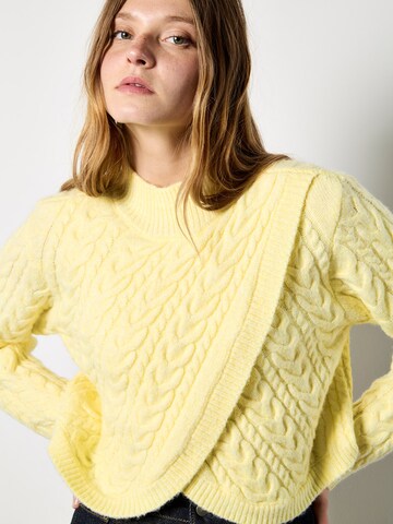 Apricot Sweater ' ' in Yellow