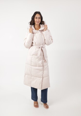 Cappotto invernale di Elara in beige: frontale