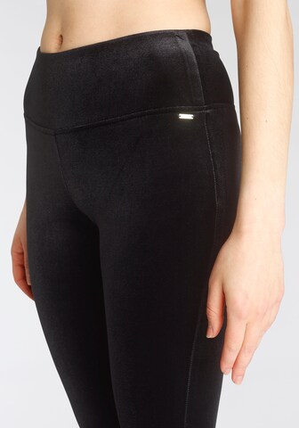 LASCANA Skinny Trousers in Black