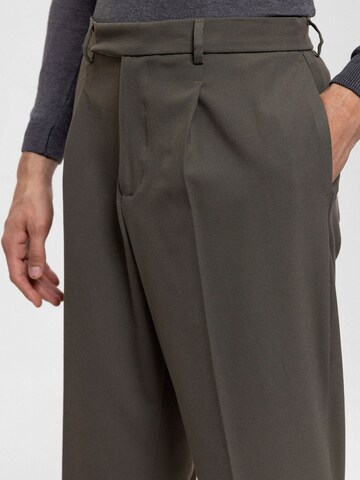Effilé Pantalon à pince Antioch en vert