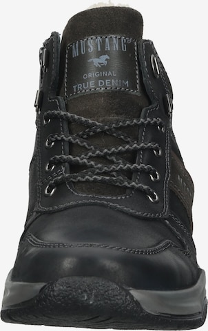 MUSTANG Lace-Up Boots in Black