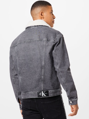 Calvin Klein Jeans - Chaqueta de entretiempo en gris