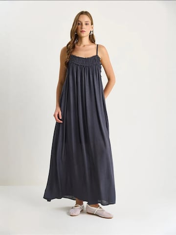 Abito estivo di Bianco Lucci in grigio