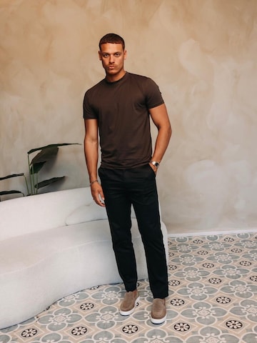 Richesse Shirt 'SHINY ESSENTIAL SHIRT DEEP BROWN' in Bruin