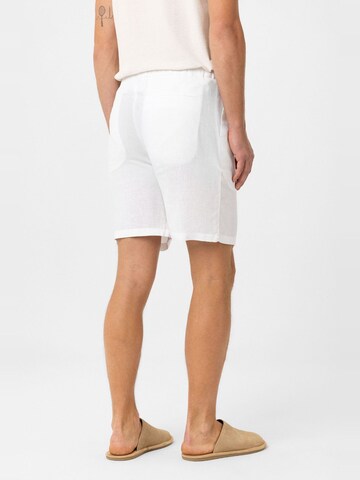 Regular Pantalon 'Yai' Antioch en blanc