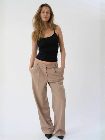 TEESHOPPEN Regular Pants ' Mila ' in Beige: front