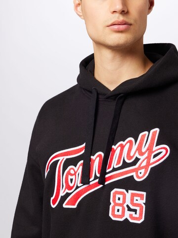 Tommy Jeans Sweatshirt 'College 85' in Zwart