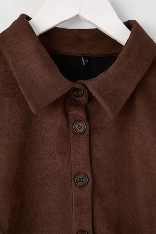 Trendyol Curve Blousejurk in Bruin