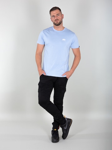 Coupe regular T-Shirt ALPHA INDUSTRIES en bleu