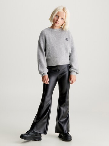 Calvin Klein JeansFlared/zvonoliki kroj Hlače - crna boja
