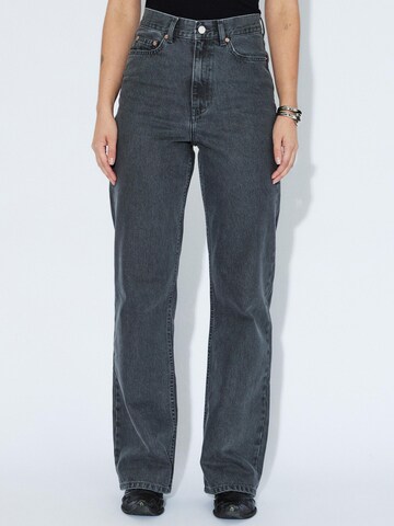 Dr. Denim Regular Jeans 'Echo High Straight' in Grijs: voorkant