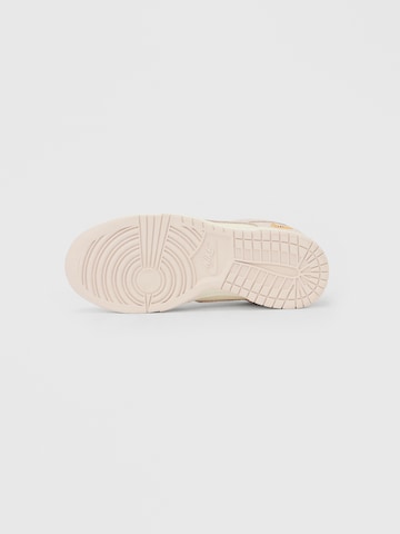 Sneaker bassa 'Dunk Low SE' di Nike Sportswear in beige