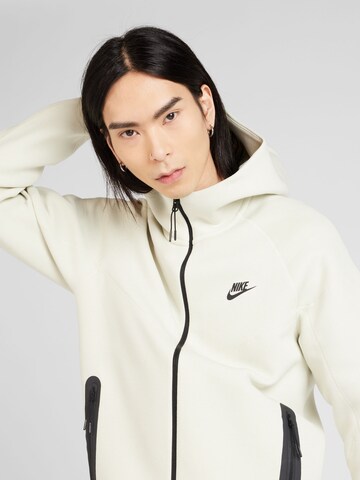 Veste de survêtement 'TCH FLC' Nike Sportswear en blanc