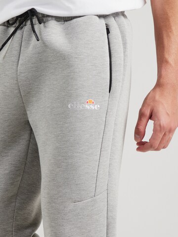 ELLESSE - Tapered Pantalón 'Latoso' en gris