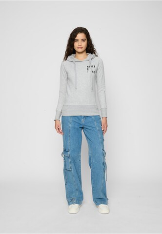 MT Men Sweatshirt 'Never On Time' in Grijs