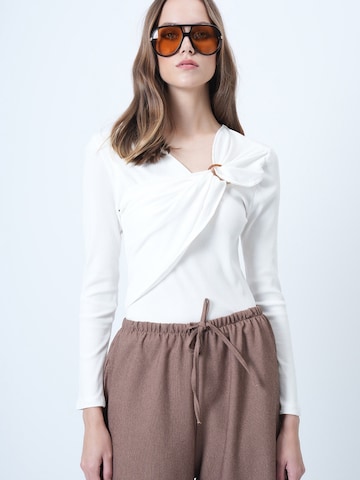 Trend Alaçatı Stili Футболка в Бежевый: спереди