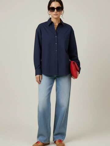 WEARABLE STORIES Bluse 'Tess' i blå