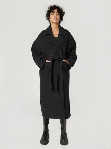 A LOT LESS Between-Seasons Coat 'Laila' in Black