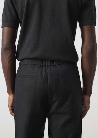 MANGO MAN Slim fit Pleat-Front Pants 'Romelino' in Black