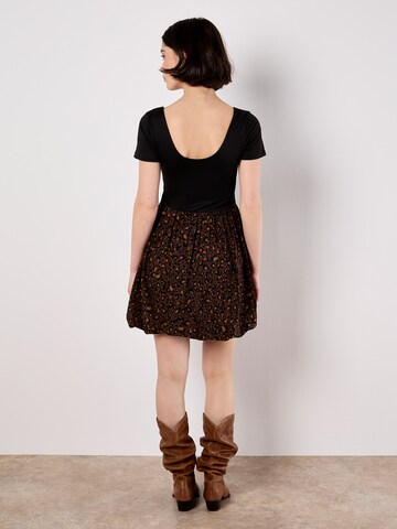Robe ' ' Apricot en marron