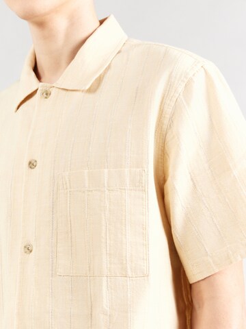 GAP - Ajuste confortable Camisa en amarillo