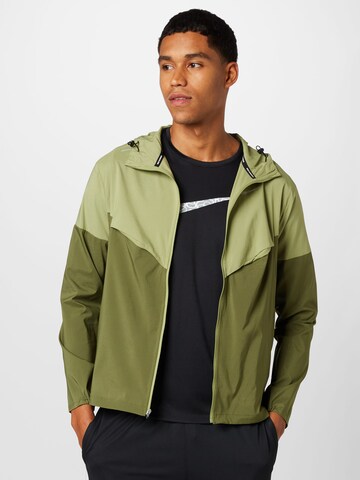 Veste de sport NIKE en vert : devant