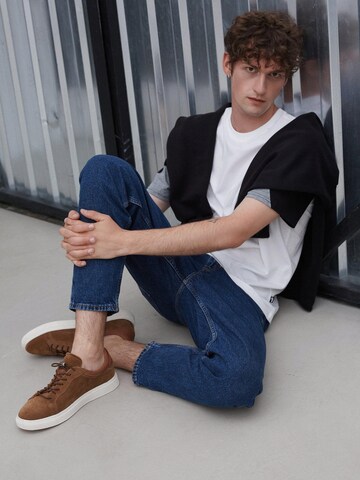 Estro Platform trainers '09-4261' in Brown