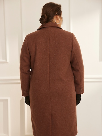 Guido Maria Kretschmer Curvy Between-Seasons Coat in Brown