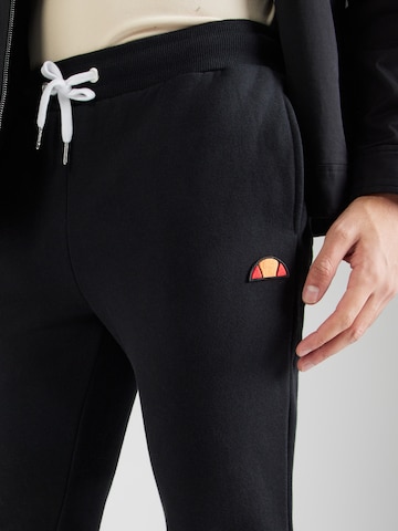 Tapered Pantaloni de la ELLESSE pe negru
