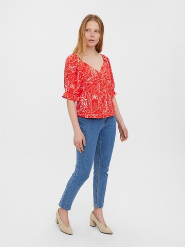 VERO MODA - Blusa 'CATCH' em vermelho