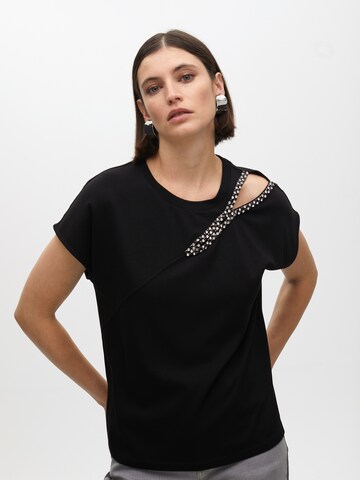 T-shirt Lola Casademunt en noir : devant