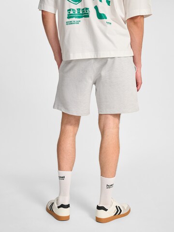 Hummel Loosefit Shorts in Grau