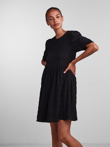 PIECES Sukienka 'Nessa' w kolorze czarny: przód