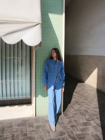 Camicia da donna 'Bristol' di EDITED in blu