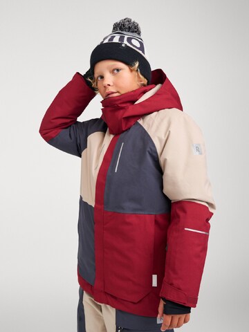 Reima Outdoorjas ' Iitto ' in Rood: voorkant