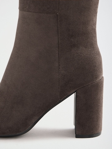 Lipsy Stiefel in Grau