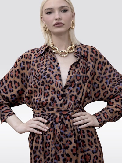 Abito camicia Lola Casademunt di colore azzurro / marrone / cognac / nero, Visualizzazione prodotti