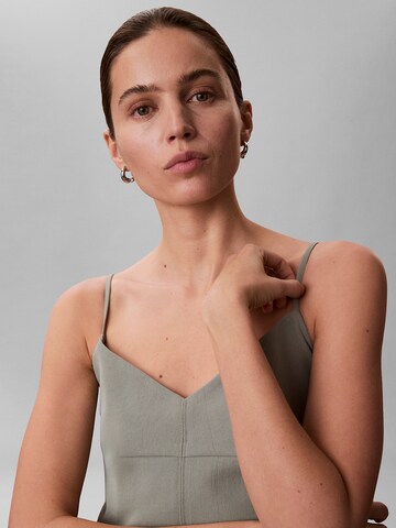 Robe Calvin Klein en gris