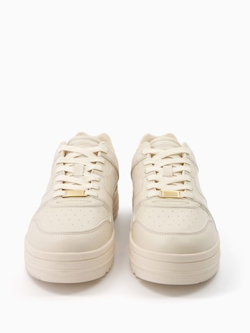 Bershka Sneakers low i beige