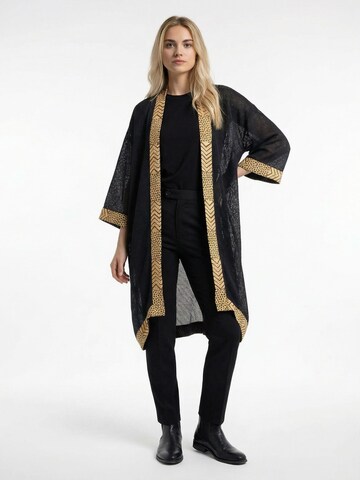 Shop Karey - Kimono 'Ethereal Block' en negro: frente