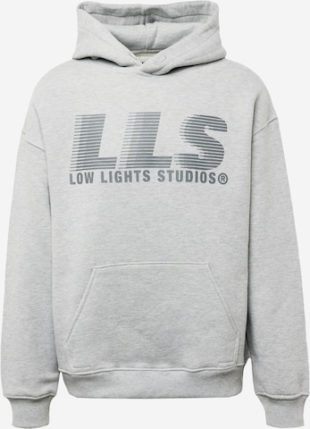 Low Lights Studios Sweatshirt in Grijs: voorkant