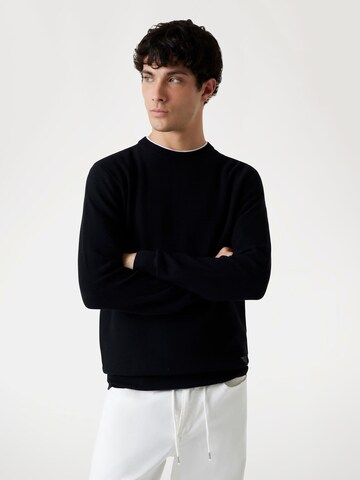 GUESS Pullover in Schwarz: Vorderseite
