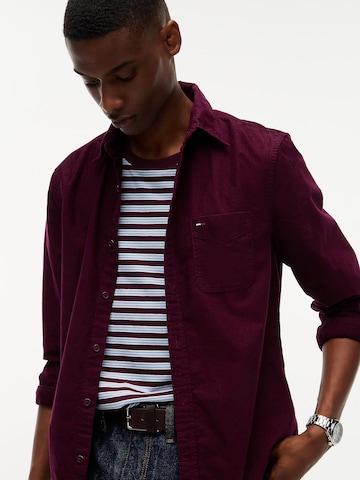 Coupe regular Chemise Tommy Jeans en rouge