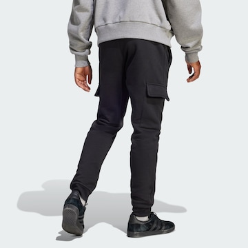 ADIDAS ORIGINALS Tapered Sporthose 'Trefoil Essentials ' in Schwarz