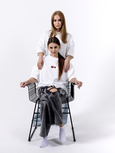 BTY Oversized tričko 'Unisex Oversized T-shirt' ve velikosti S - bílá, Produkt