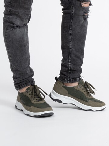 Sneaker bassa di VITAFORM in verde