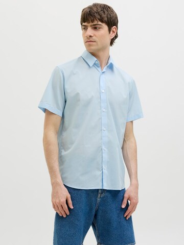 JJ Rebel - Ajuste confortable Camisa 'JREBGAVIN' en azul: frente
