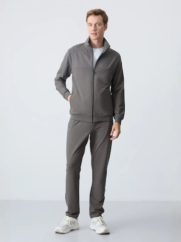 Tommy Life - Fato de jogging em cinzento: frente