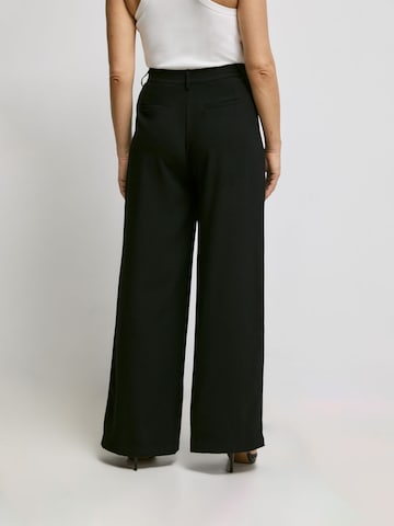 ABOUT YOU x Iconic by Tatiana Kucharova Loose fit Pleat-Front Pants 'Mathilda' in Black