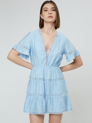 Influencer - Vestido en azul: frente